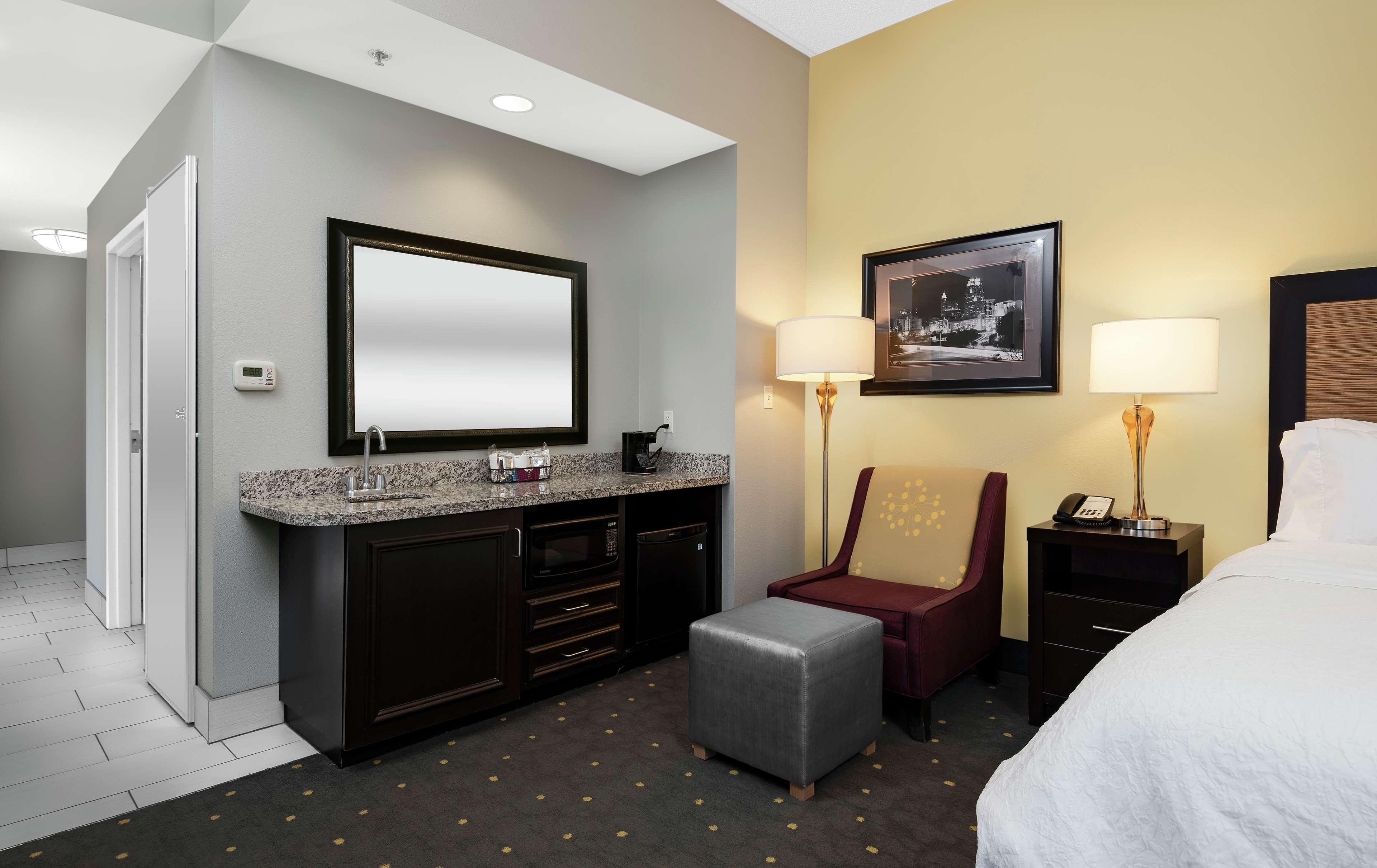 Hampton Inn & Suites - Raleigh Downtown Bagian luar foto