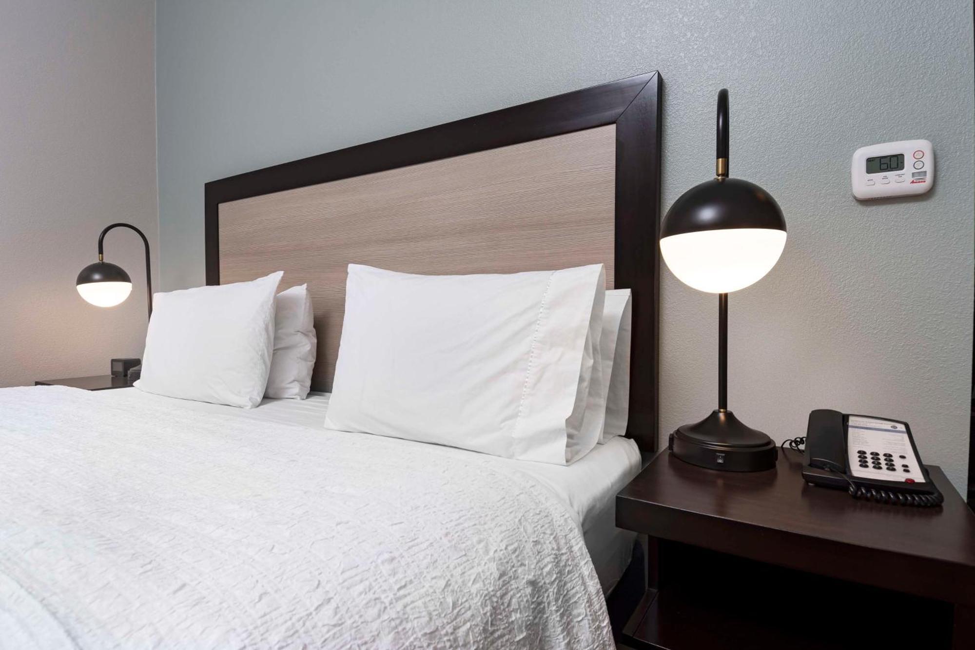 Hampton Inn & Suites - Raleigh Downtown Bagian luar foto