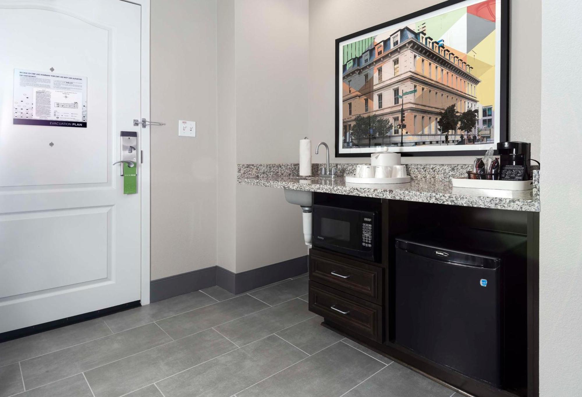 Hampton Inn & Suites - Raleigh Downtown Bagian luar foto