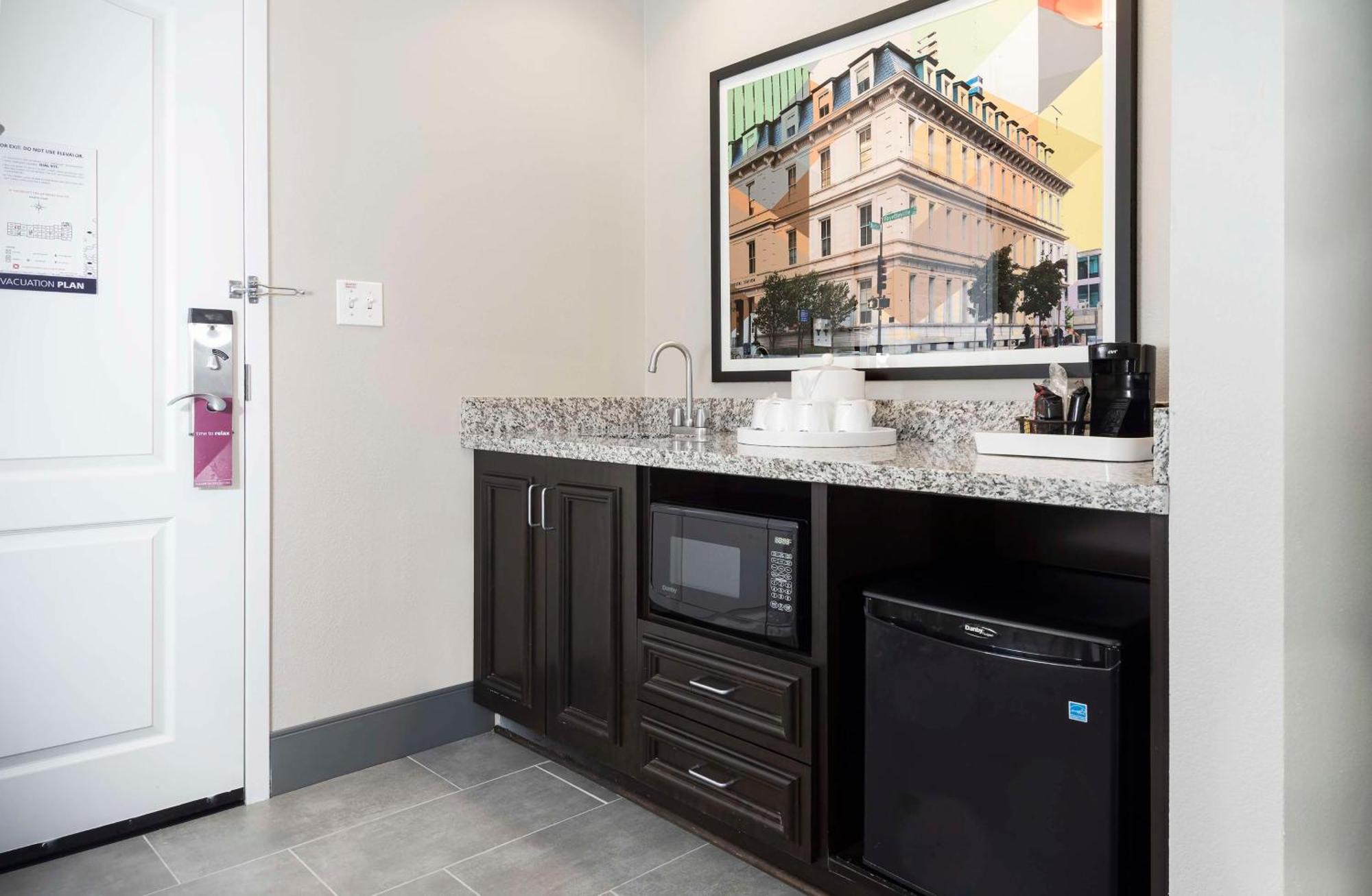 Hampton Inn & Suites - Raleigh Downtown Bagian luar foto