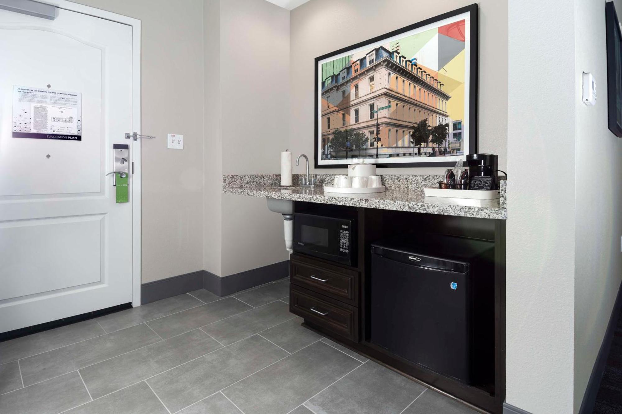 Hampton Inn & Suites - Raleigh Downtown Bagian luar foto
