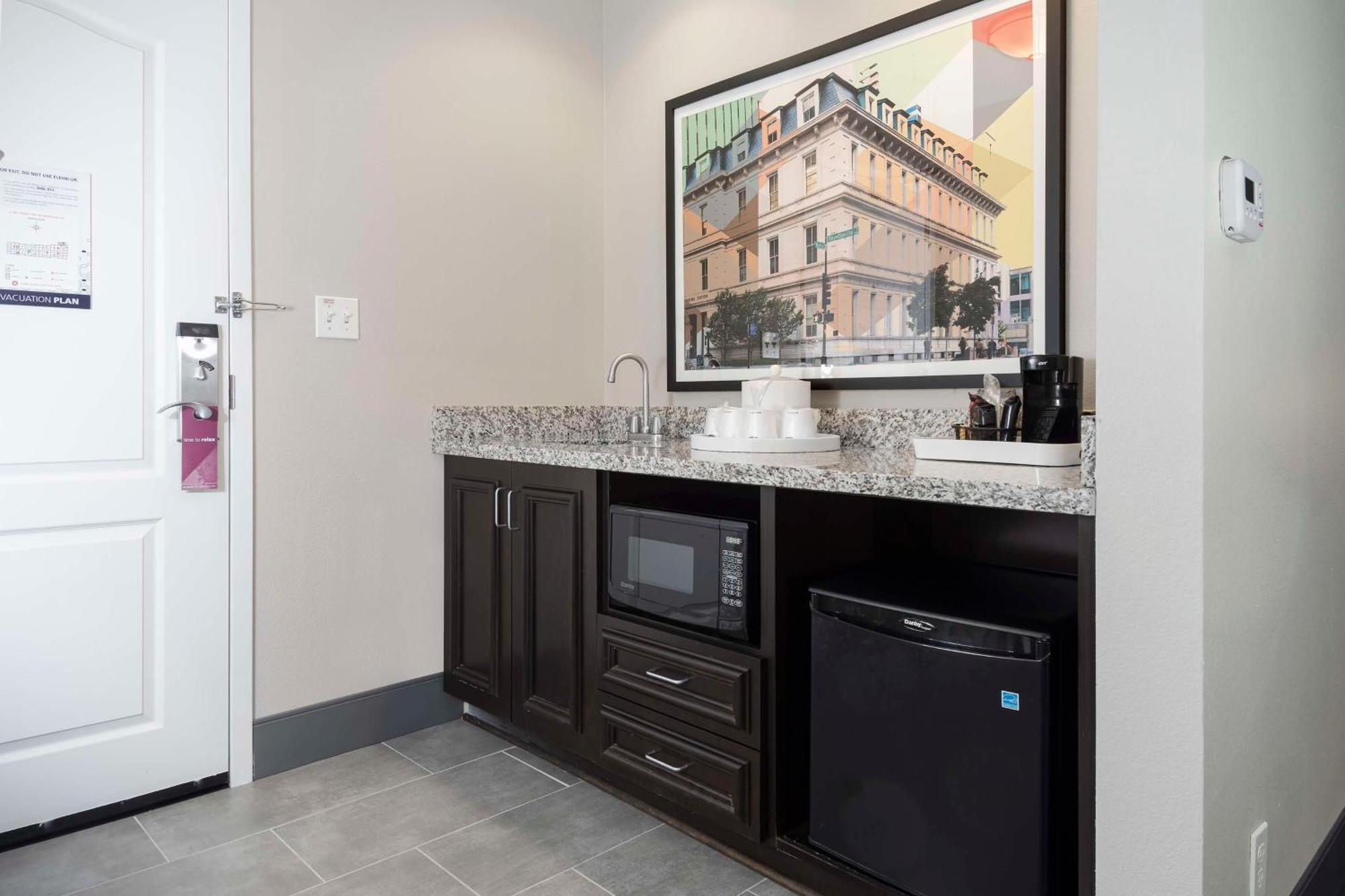 Hampton Inn & Suites - Raleigh Downtown Bagian luar foto
